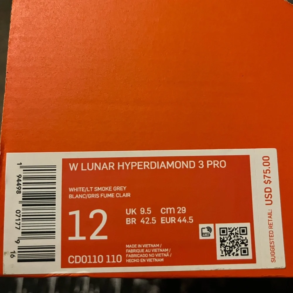 NIB Nike Cleats - Picture 4 of 5